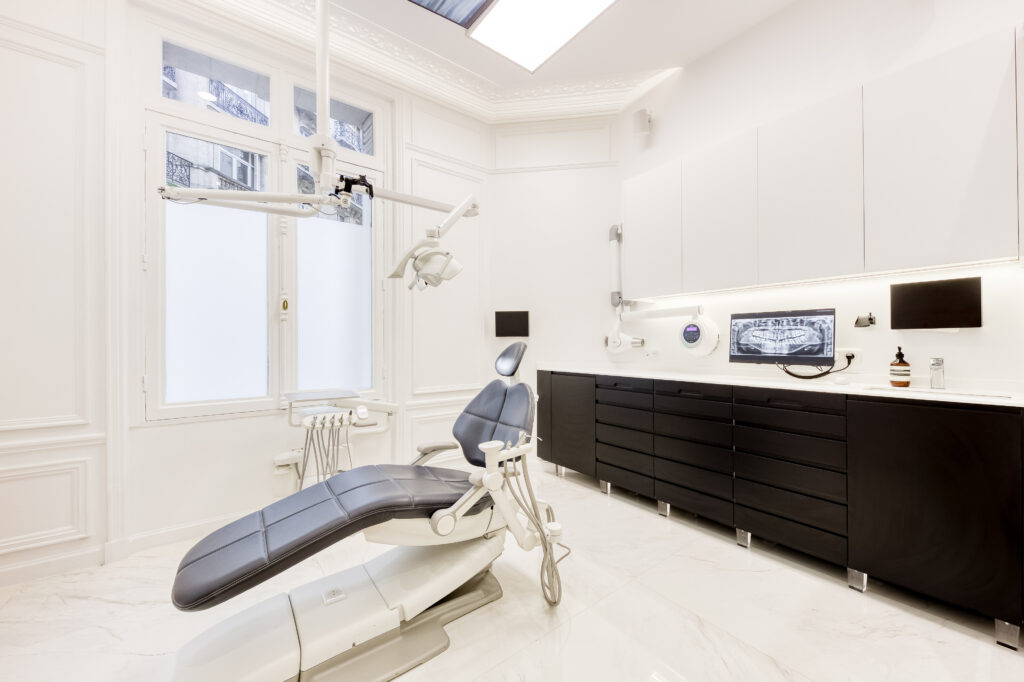 Dr Marin Pomperski - Chirurgien Dentiste - Esthétique - Paris