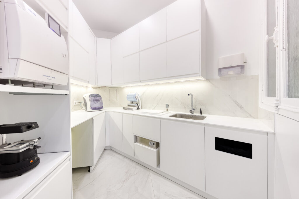 Dr Marin Pomperski - Chirurgien Dentiste - Esthétique - Paris