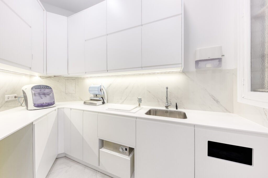 Dr Marin Pomperski - Chirurgien Dentiste - Esthétique - Paris7